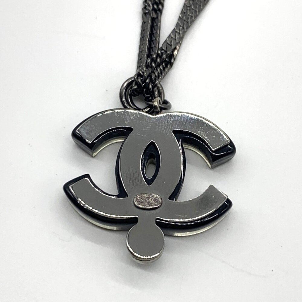 CHANEL Black Pearl Logo Necklace - Picture 4 of 6